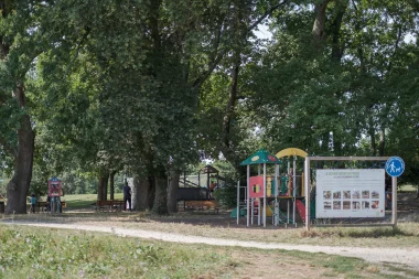 Domaine du Pinsan Eysines aire de jeu pour enfant.